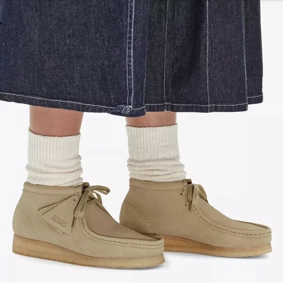 Clarks Women's Wallabee Boots Genuine Suede Tan BNWT Sz 8 - Picture 2 of 9